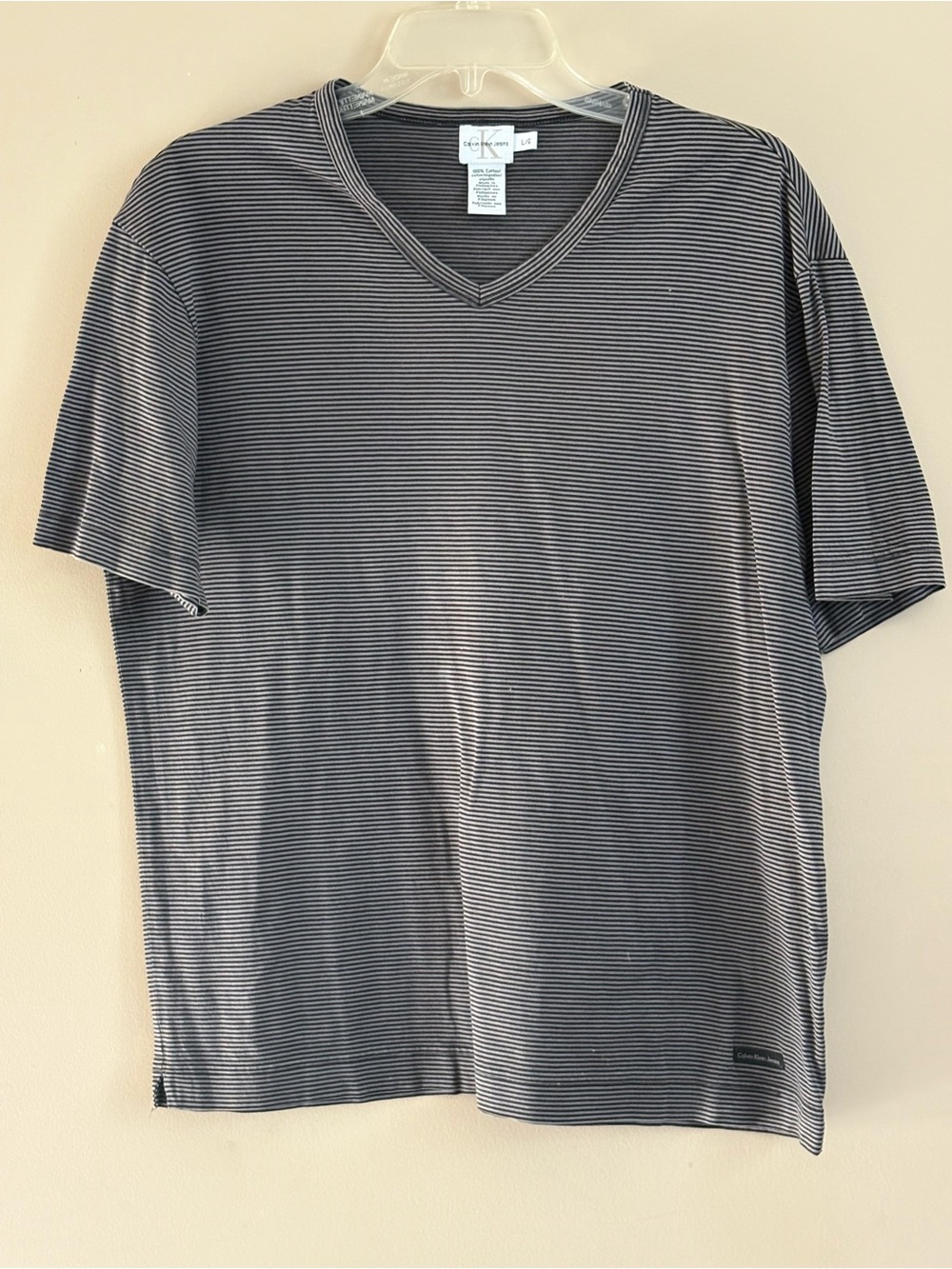 Calvin Klein Jeans Men's Short Sleeve V-Neck Thin Stripe Tee - Blue & Gray